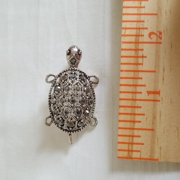 Silver Rhinestone Turtle Brooch - Picture 3 of 4